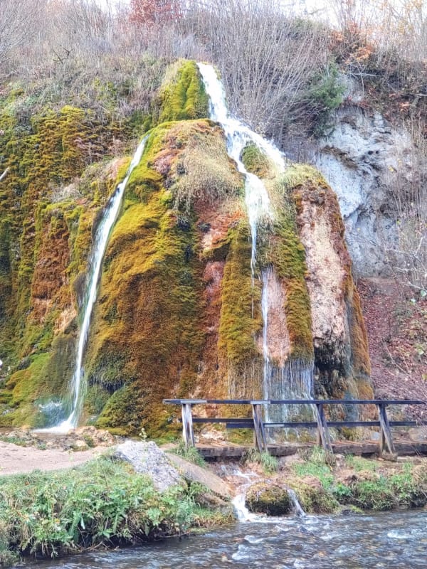 Kakushöhle und Wasserfall Dreimühlen